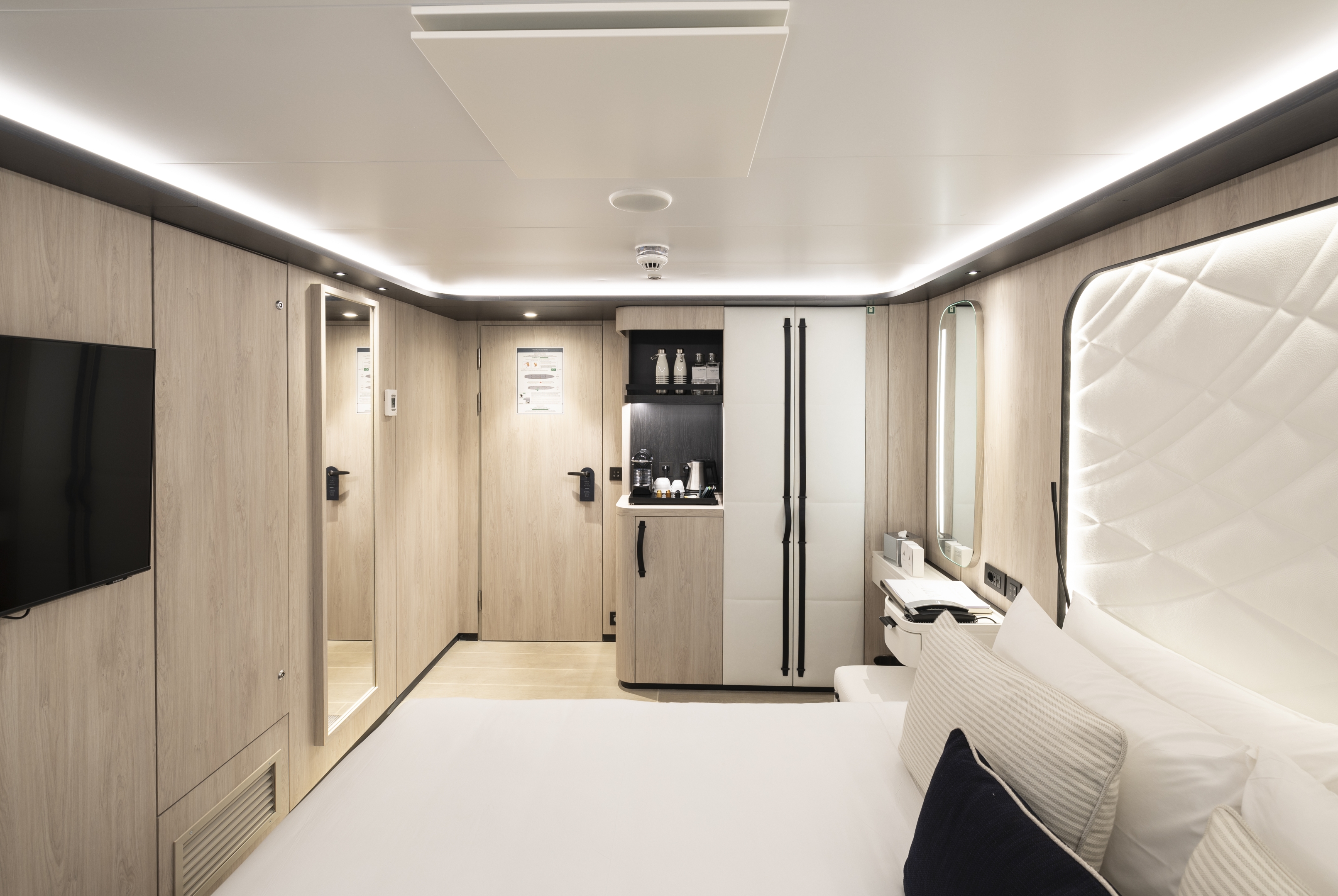 Alizés Prestige Stateroom with balcony